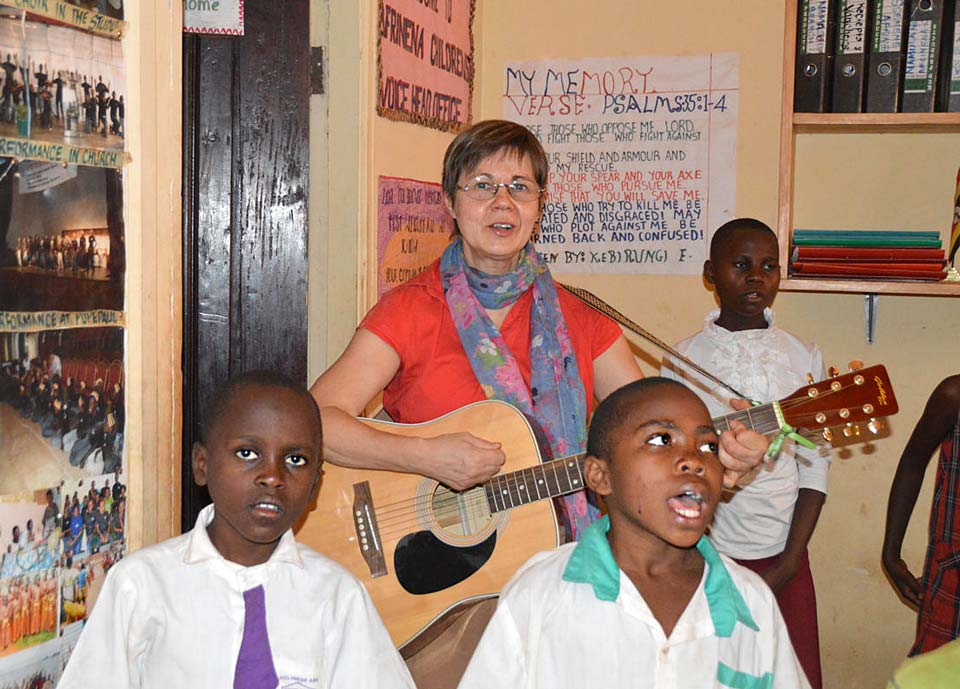 Christine im Afrinena Kinderchor